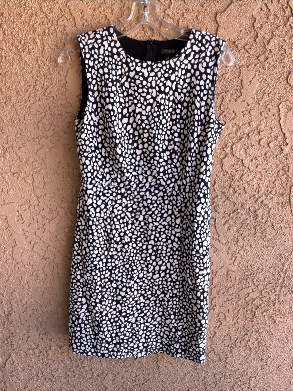 Ann Taylor Black & White Abstract Print Sleeveless Sheath Dress Size 6